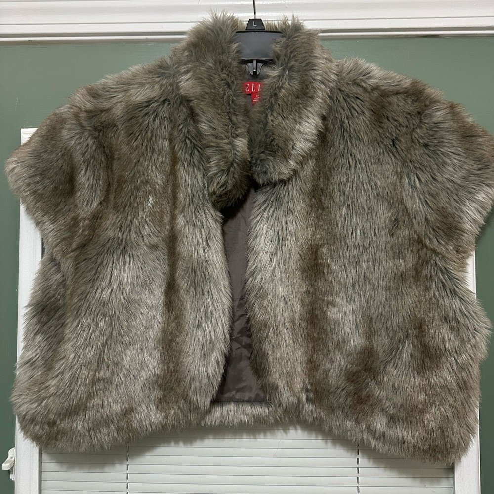 Elle Brown Faux Fur Vest Sz X-Large